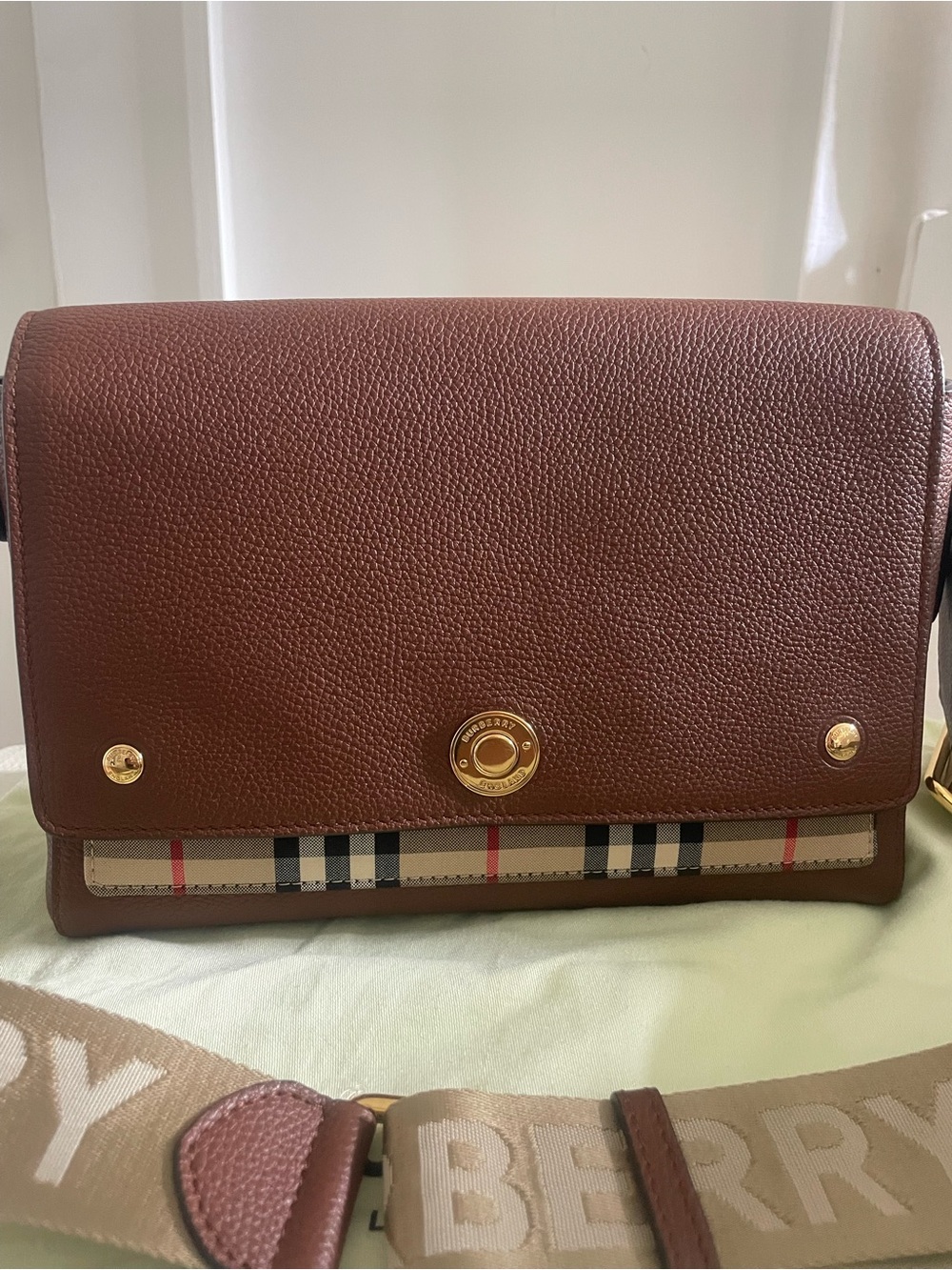 Burberry
Note Crossbody Bag Leather with Vintage Check Canvas Medium - Picture 3 of 12